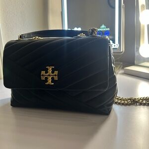 Tory Burch
Kira Chevron-Quilted Leather Crossbody Bag